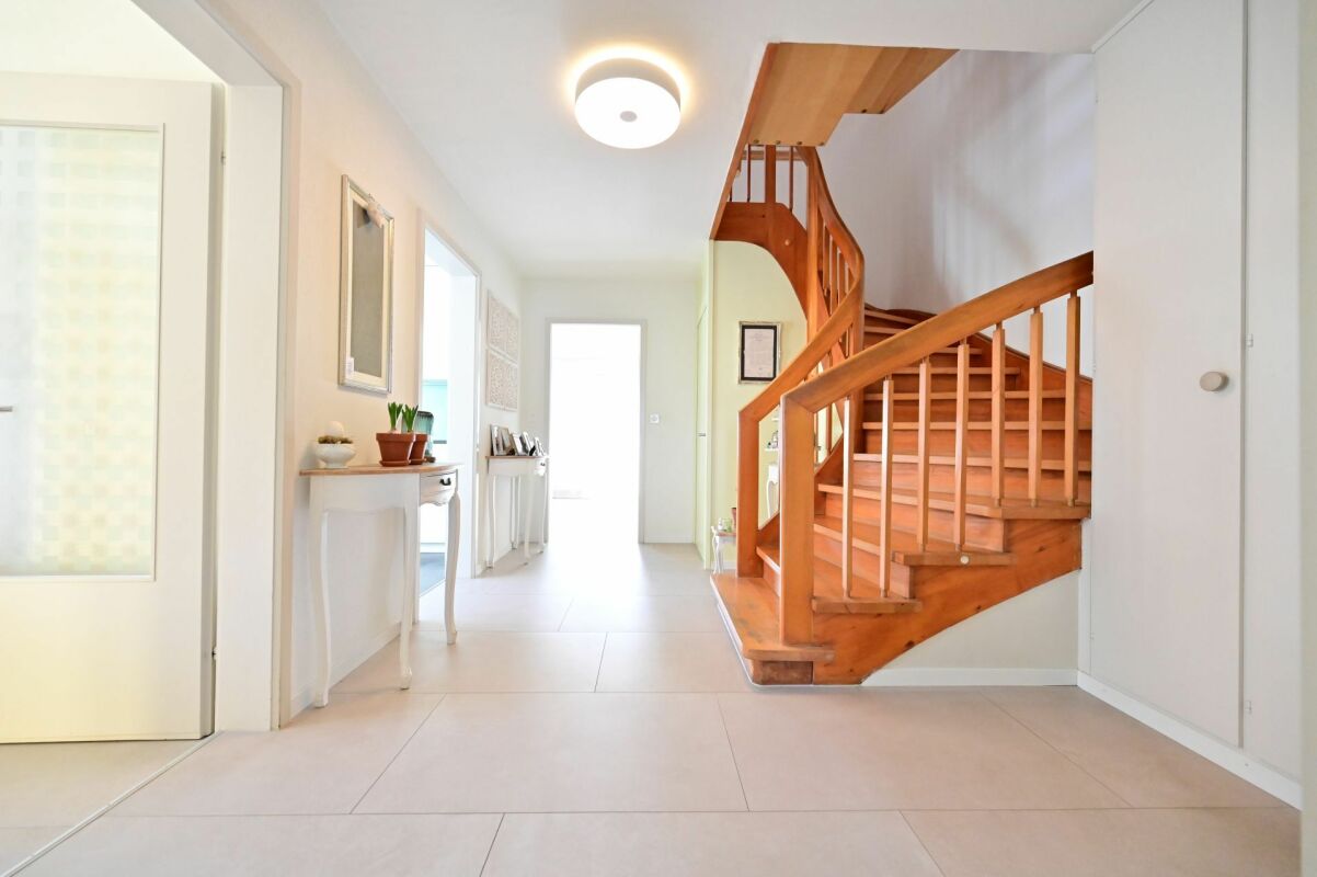 7.5-Zimmer Eck-Einfamilienhaus