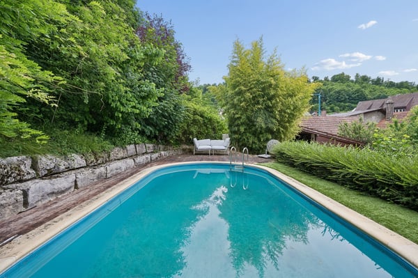 Stilvoll renoviertes Baselbieter Bauernhaus mit grossem Garten, Pool und Nachbargrundstück 9