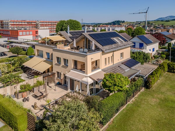 Grosszügige Haushälfte in ruhigem Wohnquartier mit Top-Anbindung an zentrumsnaher Lage 10