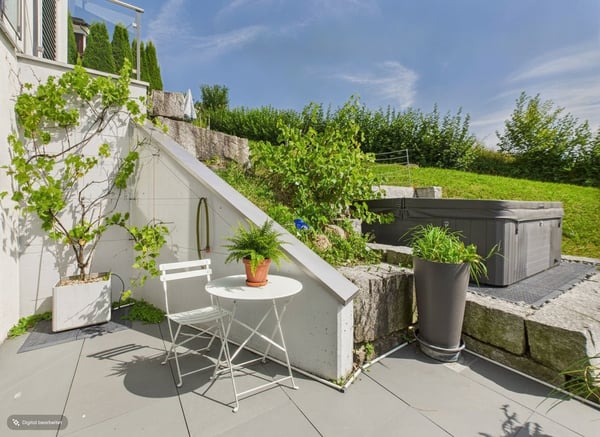 Exklusive Terrassenwohnung an wunderschöner Lage mit freier Sicht auf die Berge, die Linthebene und den Zürichsee 8
