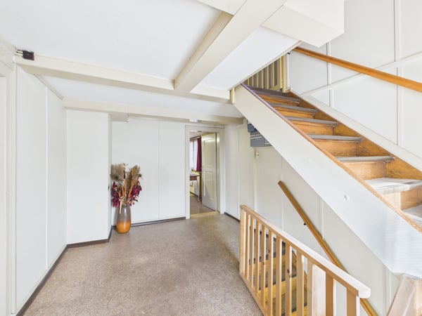 Einfamilienhaus mit viel Potenzial in Seenähe, umgeben von traumhafter Bergwelt 3