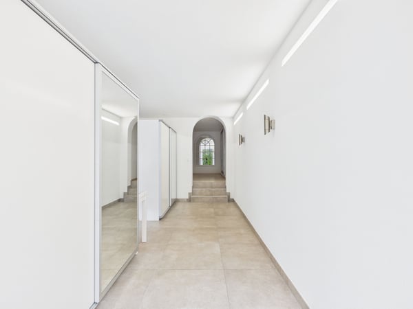 Charmantes 5.5-Zimmer-Doppeleinfamilienhaus mit Weitsicht & Gartenparadies am Ende einer Sackgasse 8