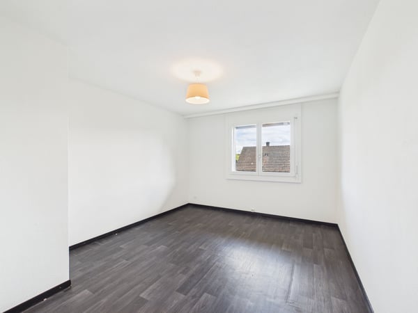 Charmantes 5.5-Zimmer-Doppeleinfamilienhaus mit Weitsicht & Gartenparadies am Ende einer Sackgasse 7