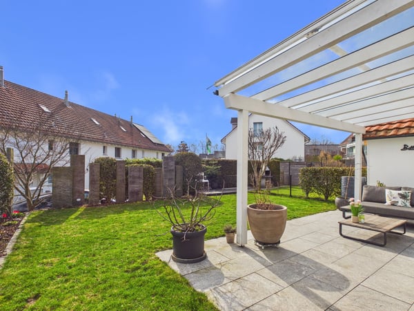 5.5-Zimmer Eckhaus mit zwei Sitzplätzen, Garten und viel Raum für die Familie 2