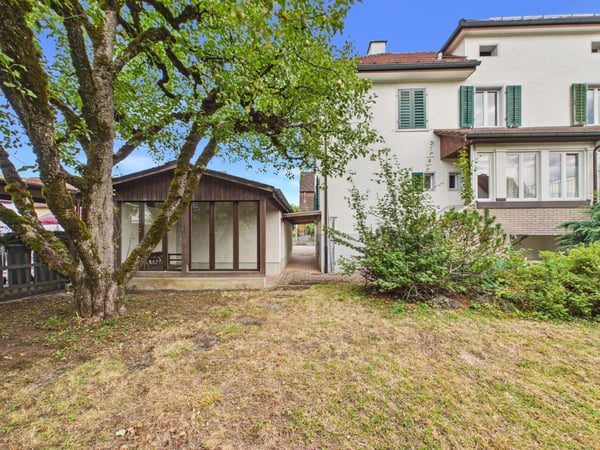 Charmantes Doppeleinfamilienhaus mit Garten | Zentrumsnah und voller Potenzial 11