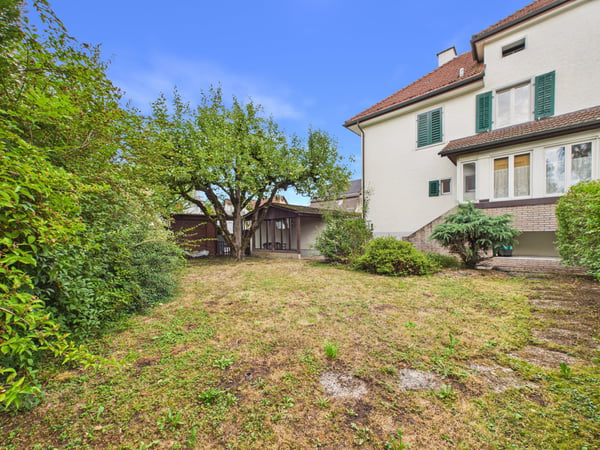 Charmantes Doppeleinfamilienhaus mit Garten | Zentrumsnah und voller Potenzial 12
