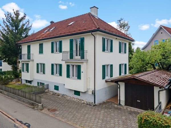 Charmantes Doppeleinfamilienhaus mit Garten | Zentrumsnah und voller Potenzial 3
