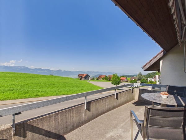 4.5-Zimmer-Haushälfte mit wunderschöner Berg- und Weitsicht im begehrten Uetliburg SG 3
