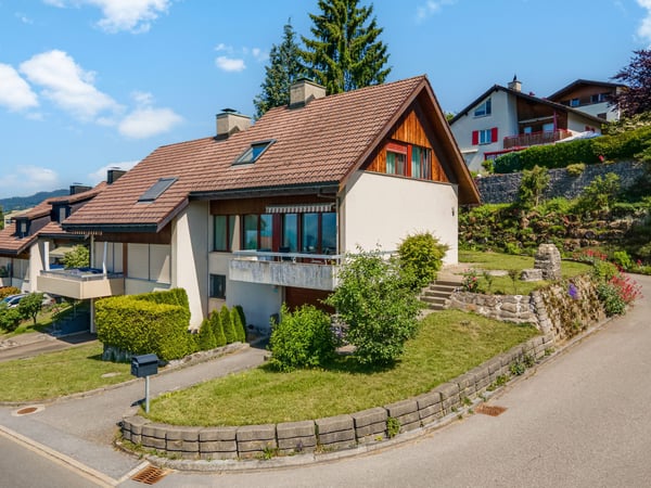 4.5-Zimmer-Haushälfte mit wunderschöner Berg- und Weitsicht im begehrten Uetliburg SG 2