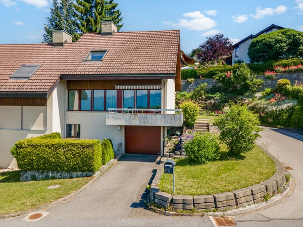 4.5-Zimmer-Haushälfte mit wunderschöner Berg- und Weitsicht im begehrten Uetliburg SG 1