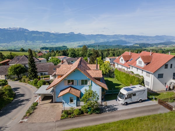 Stilvolles Einfamilienhaus mit Wintergarten und schöner Weitsicht in Gebertingen 1