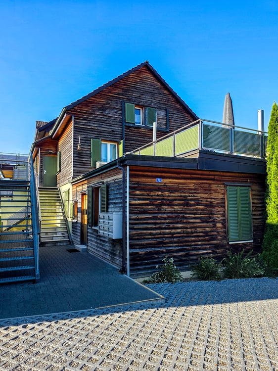 Wohnen mit Charakter – 6.5-Zimmer-Maisonette mit grosser Terrasse