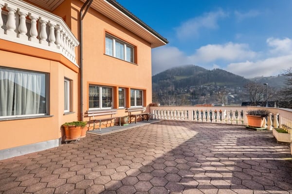 Grosszügiges Mehrgenerationenhaus mit weitläufiger Landreserve 5