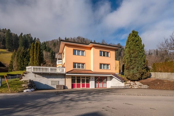 Grosszügiges Mehrgenerationenhaus mit weitläufiger Landreserve 3