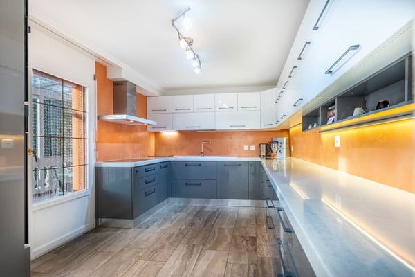 Grosszügiges Mehrgenerationenhaus mit weitläufiger Landreserve 8