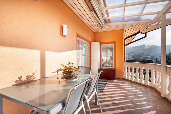 Grosszügiges Mehrgenerationenhaus mit weitläufiger Landreserve 2