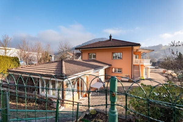 Grosszügiges Mehrgenerationenhaus mit weitläufiger Landreserve 6