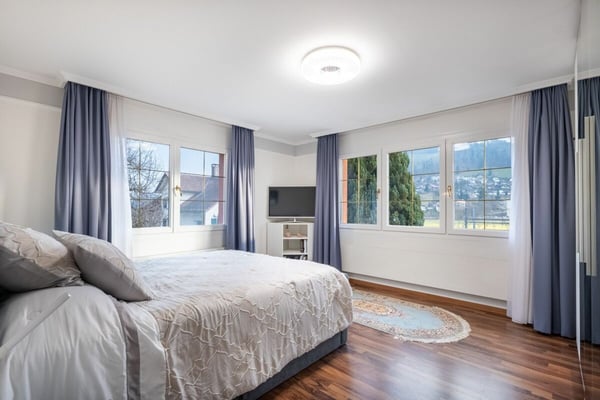 Grosszügiges Mehrgenerationenhaus mit weitläufiger Landreserve 3