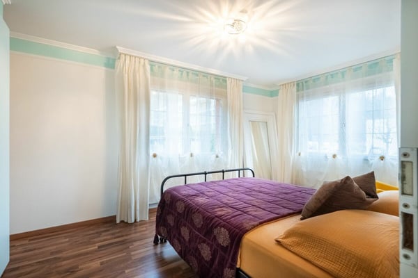 Grosszügiges Mehrgenerationenhaus mit weitläufiger Landreserve 9