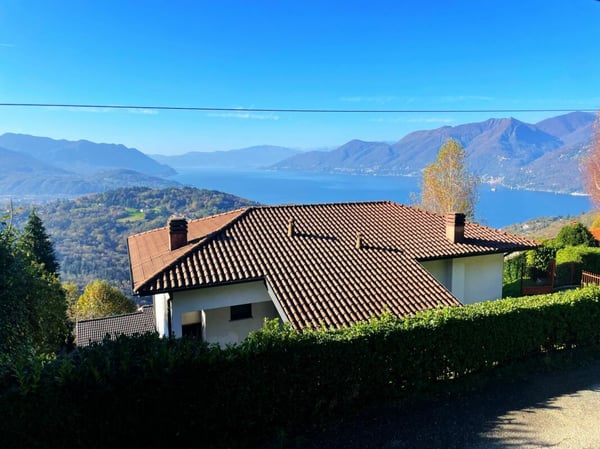 Villa, 6 Zi / 240 m2 mit wunderbarer Seesicht Kopie 1