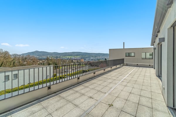 Hochwertige Terrassenwohnung mit fantastischer Fernsicht 1
