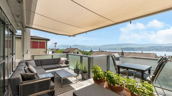 Moderne Attikawohnung mit Seesicht 1