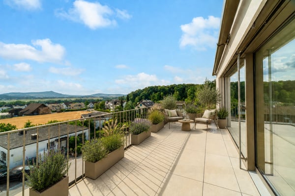 Lichtdurchflutete Attika-Maisonette mit Weitsicht und privatem Garten 1