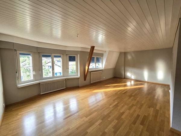 Helle 3.5-Zimmer-Dachgeschosswohnung im 4. OG 1
