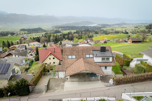 Loft-Dachwohnung mit atemberaubender Aussicht! 2