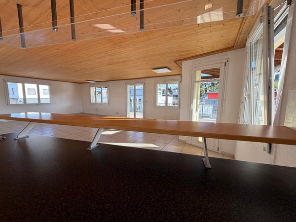 Grosszügige 5.5 Zimmer Dachwohnung mit Panoramablick und separatem Büro 8
