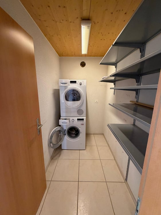 Grosszügige 5.5 Zimmer Dachwohnung mit Panoramablick und separatem Büro 9