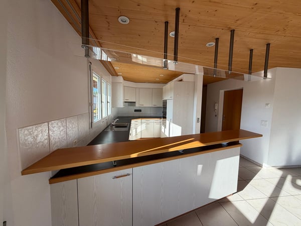 Grosszügige 5.5 Zimmer Dachwohnung mit Panoramablick und separatem Büro 5