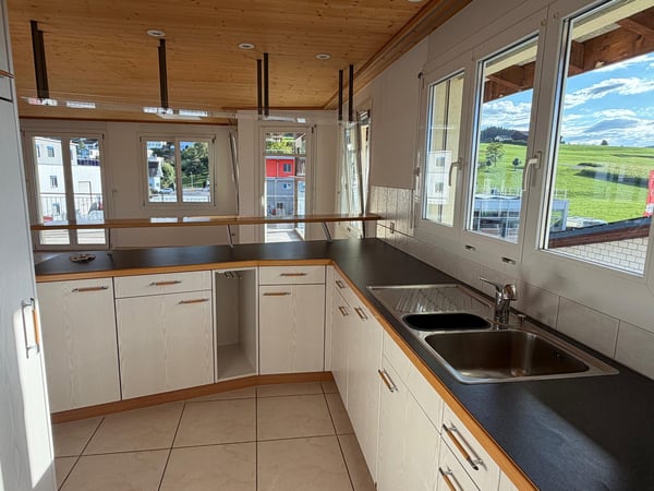 Grosszügige 5.5 Zimmer Dachwohnung mit Panoramablick und separatem Büro 6