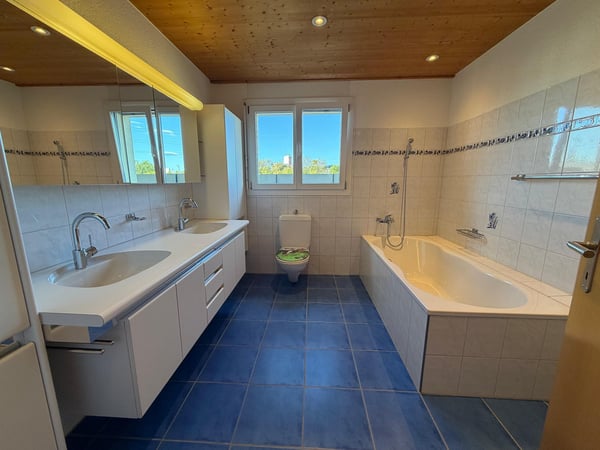 Grosszügige 5.5 Zimmer Dachwohnung mit Panoramablick und separatem Büro 11