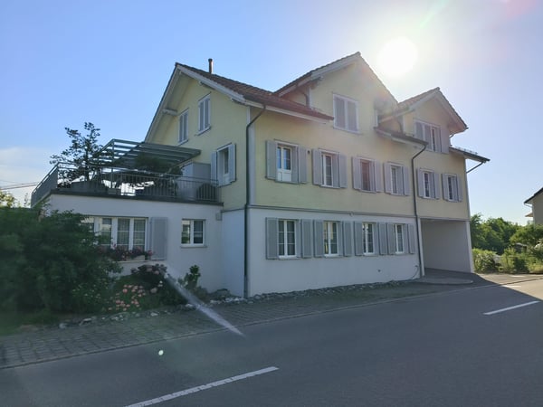 Heimelige Dachwohnung an zentraler Lager mit Weitblick ins Grüne 8