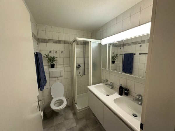 Charmante 2.5-Zimmer-Dachgeschosswohnung im Bündaquartier 8
