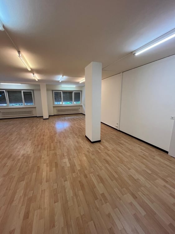 LOCARNO, Affittiamo ufficio rinnovato di un locale 2