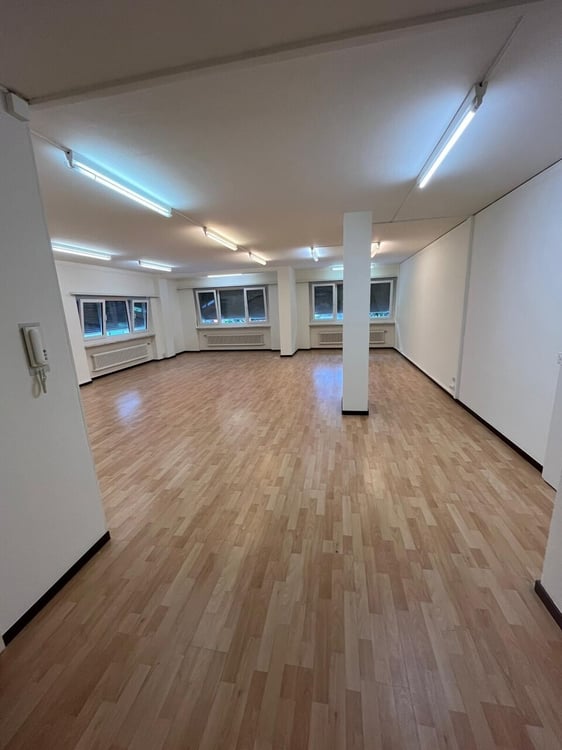 LOCARNO, Affittiamo ufficio rinnovato di un locale 1