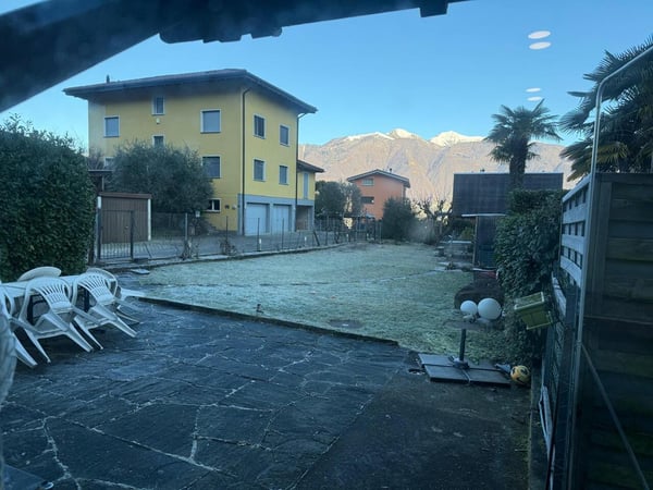 PIAZZOGNA - Casa bifamiliare ristrutturata, ampio giardino, vista lago 2