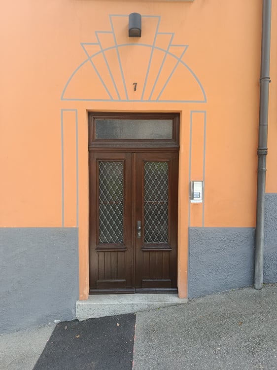 Casa tipica a reddito nel cuore di Muralto - 2 negozi e 3 appartamenti 4