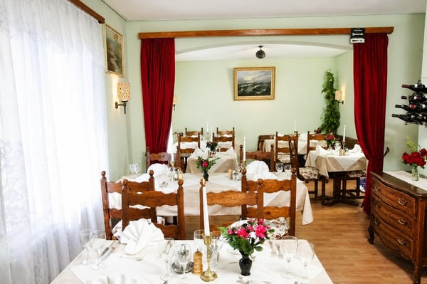 Hotel-ristorante con 9 camere, giardino e 10 posti auto 7