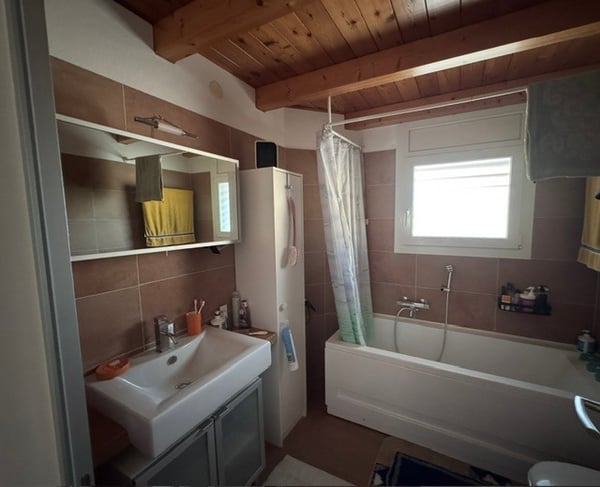 Affittasi ampio 4.5 locali, terrazzo panoramico, soppalco e 2 posteggi 4