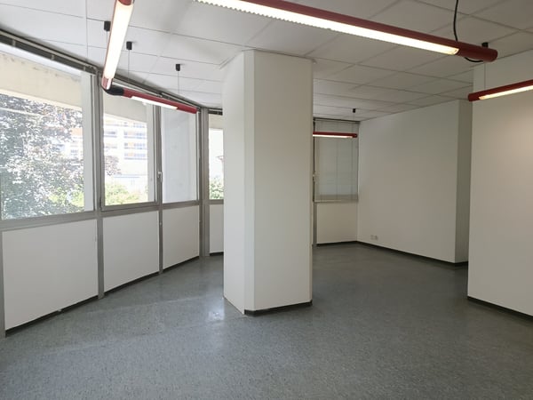 Locarno - Spazio professionale di 2.5 locali nella Torre Panorama 3