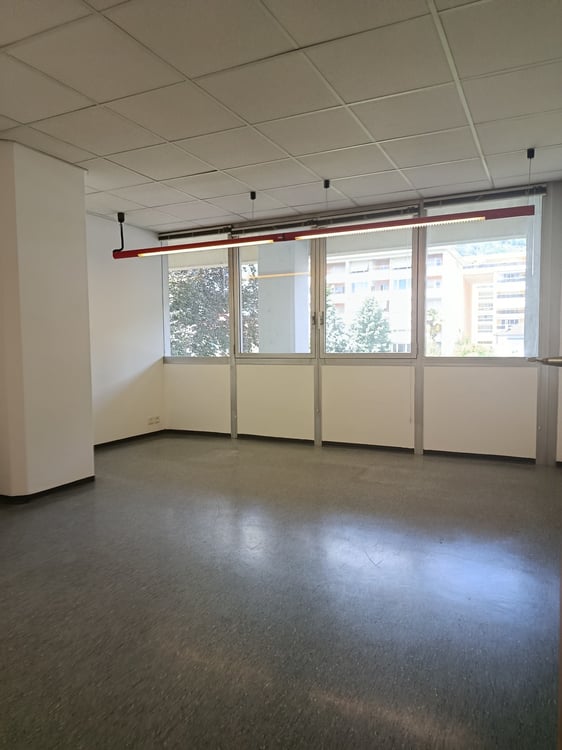 Locarno - Spazio professionale di 2.5 locali nella Torre Panorama 6