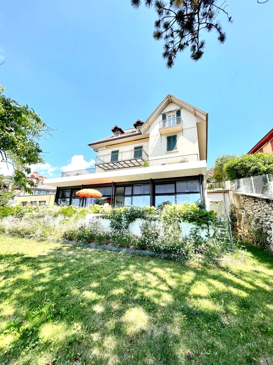 Avec vue sur le lac et les Alpes, idéalement pour les étudiants, ch... 1