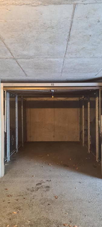 Garage fermé dans un garage collectif intérieur 3