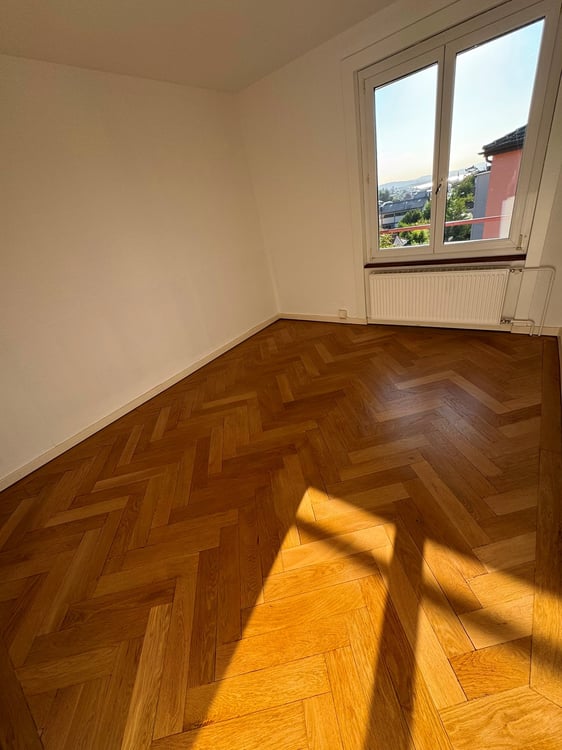 Bel appartement de 1.5 pièces situé au 4ème étage avec balcon et vu... 4