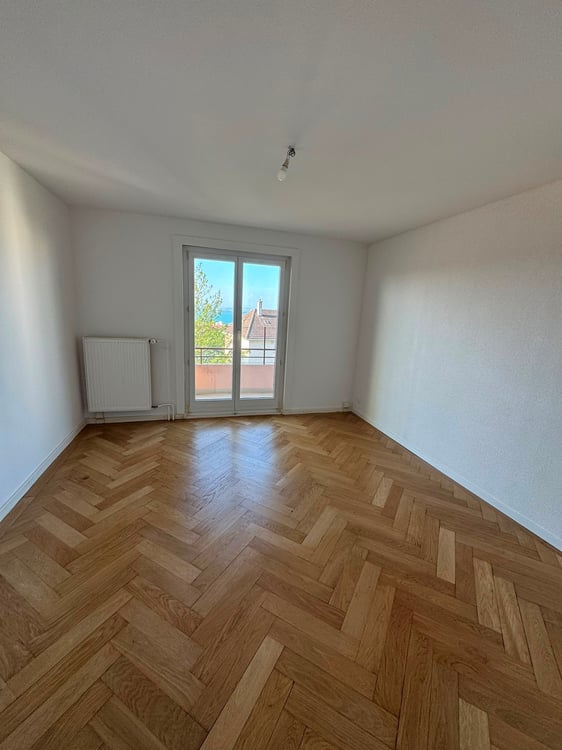 Bel appartement de 1.5 pièces situé au 4ème étage avec balcon et vu... 3