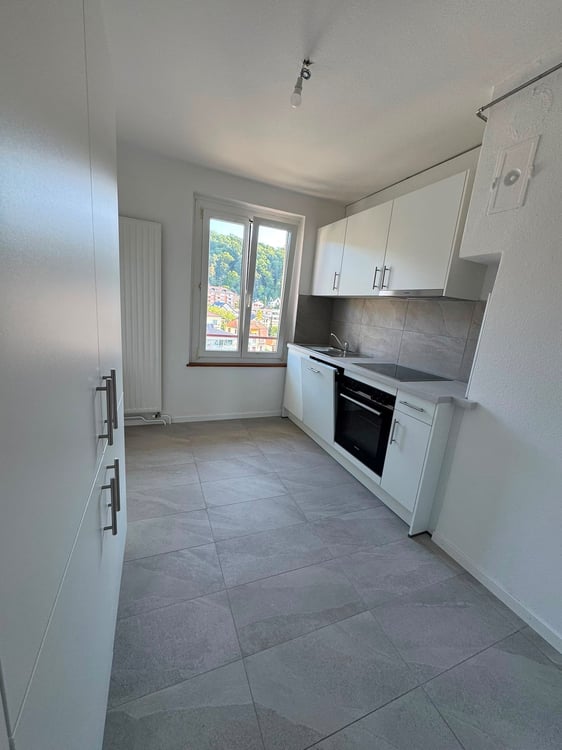 Bel appartement de 1.5 pièces situé au 4ème étage avec balcon et vu... 1