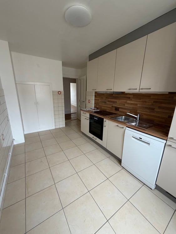 Logement de 3.5 pièces situé au 3ème étage est 5